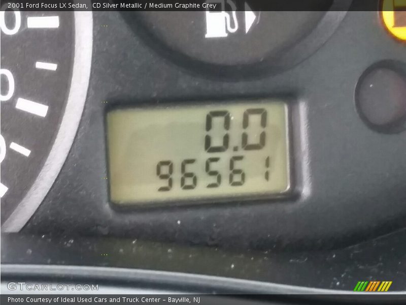 CD Silver Metallic / Medium Graphite Grey 2001 Ford Focus LX Sedan