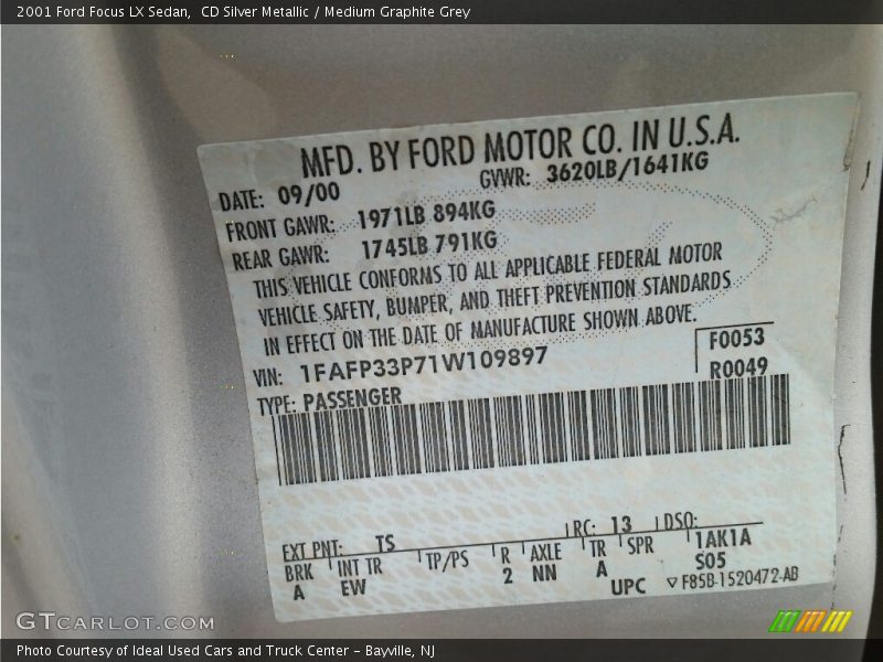 CD Silver Metallic / Medium Graphite Grey 2001 Ford Focus LX Sedan
