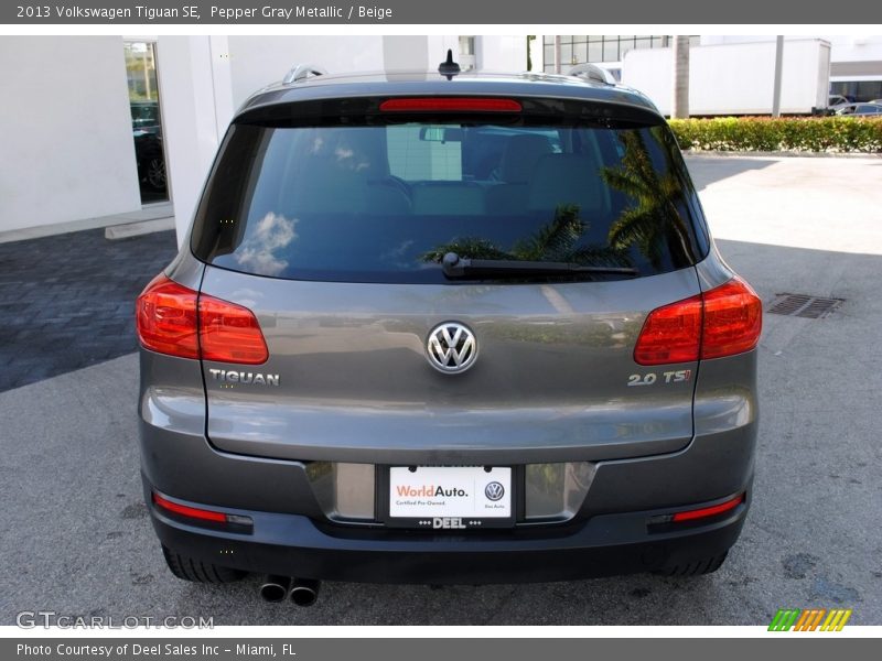 Pepper Gray Metallic / Beige 2013 Volkswagen Tiguan SE