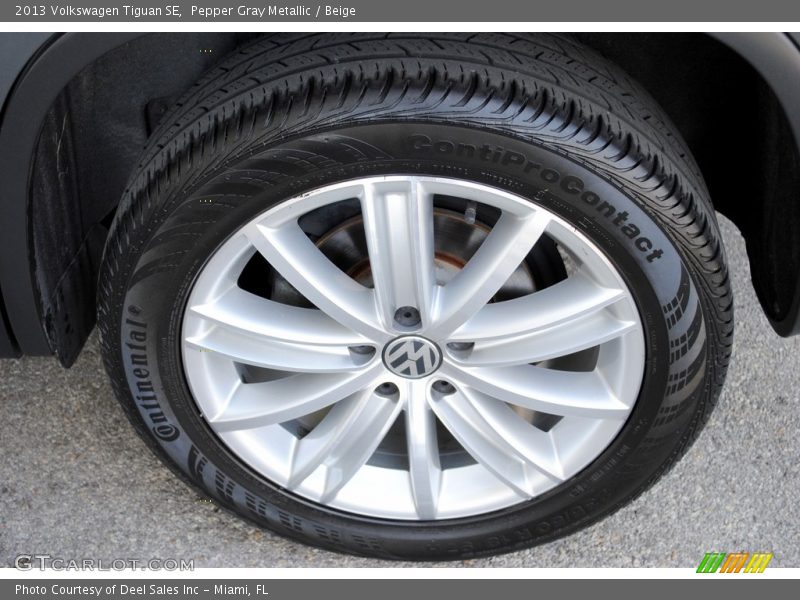 Pepper Gray Metallic / Beige 2013 Volkswagen Tiguan SE