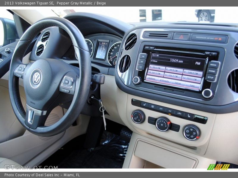 Pepper Gray Metallic / Beige 2013 Volkswagen Tiguan SE