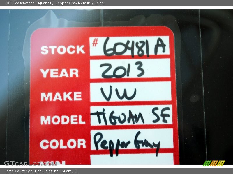 Pepper Gray Metallic / Beige 2013 Volkswagen Tiguan SE