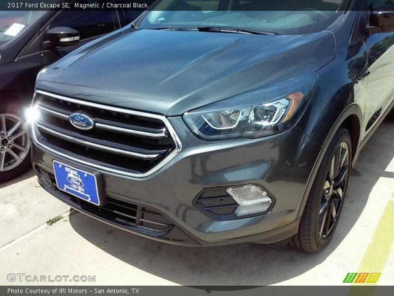 Magnetic / Charcoal Black 2017 Ford Escape SE