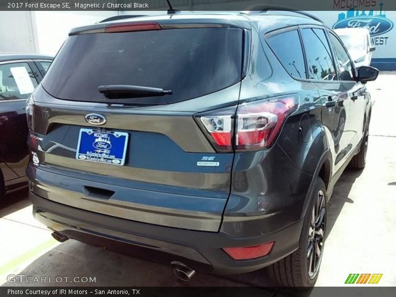 Magnetic / Charcoal Black 2017 Ford Escape SE