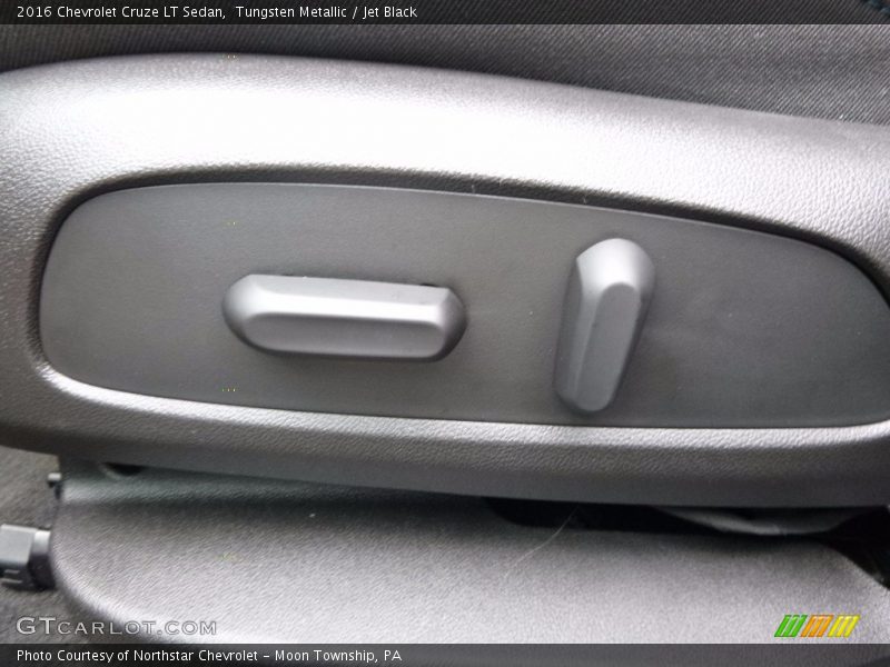 Tungsten Metallic / Jet Black 2016 Chevrolet Cruze LT Sedan