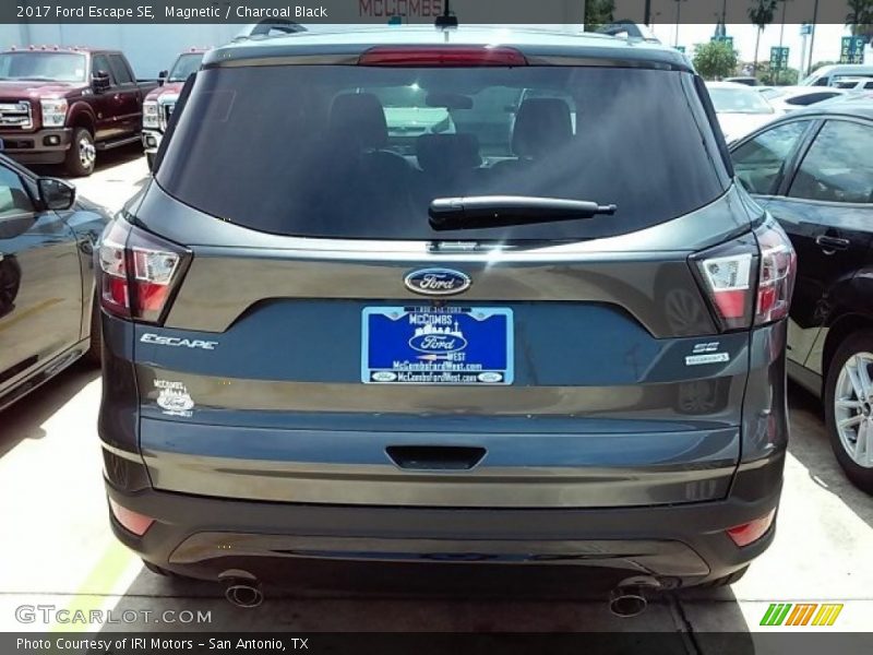 Magnetic / Charcoal Black 2017 Ford Escape SE