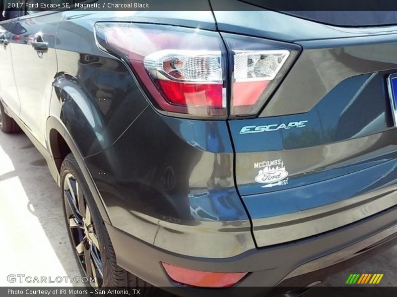 Magnetic / Charcoal Black 2017 Ford Escape SE