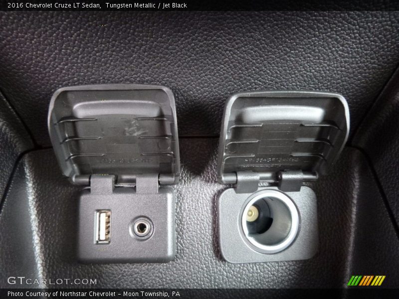 Tungsten Metallic / Jet Black 2016 Chevrolet Cruze LT Sedan