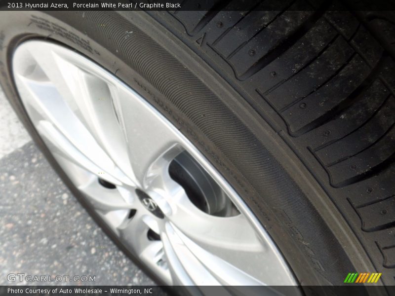 Porcelain White Pearl / Graphite Black 2013 Hyundai Azera