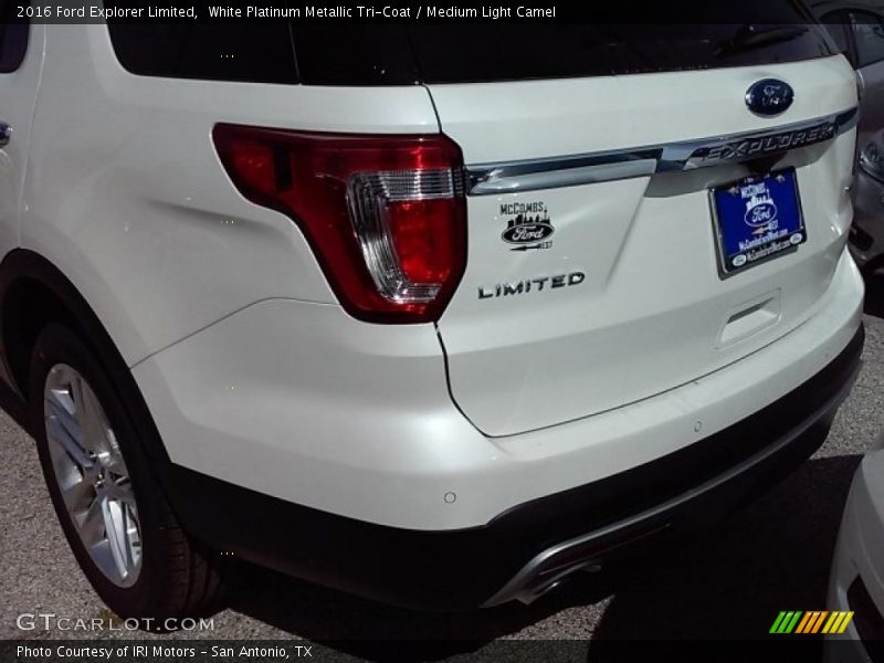 White Platinum Metallic Tri-Coat / Medium Light Camel 2016 Ford Explorer Limited