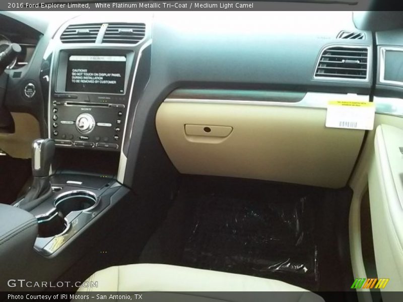 White Platinum Metallic Tri-Coat / Medium Light Camel 2016 Ford Explorer Limited