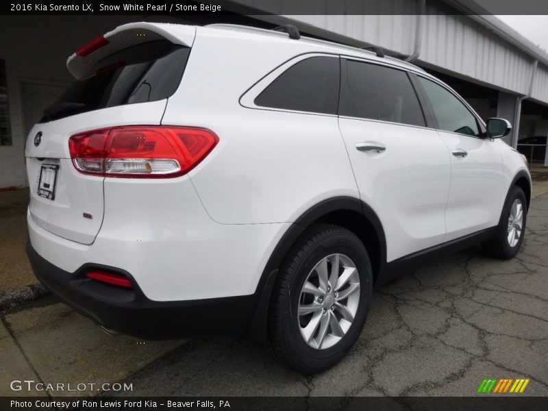 Snow White Pearl / Stone Beige 2016 Kia Sorento LX