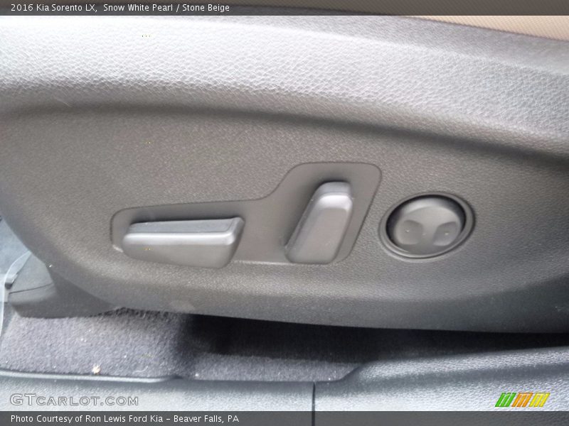 Snow White Pearl / Stone Beige 2016 Kia Sorento LX