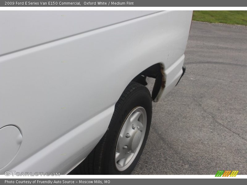 Oxford White / Medium Flint 2009 Ford E Series Van E150 Commercial