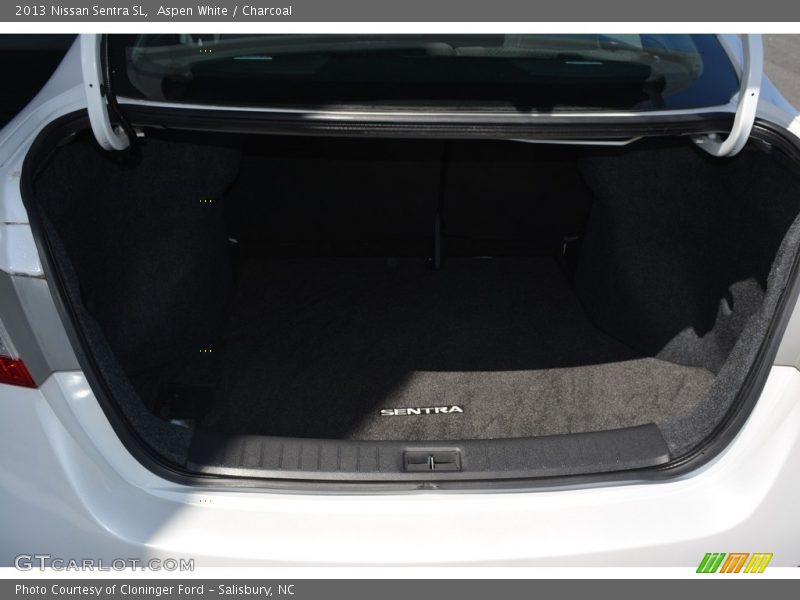 Aspen White / Charcoal 2013 Nissan Sentra SL