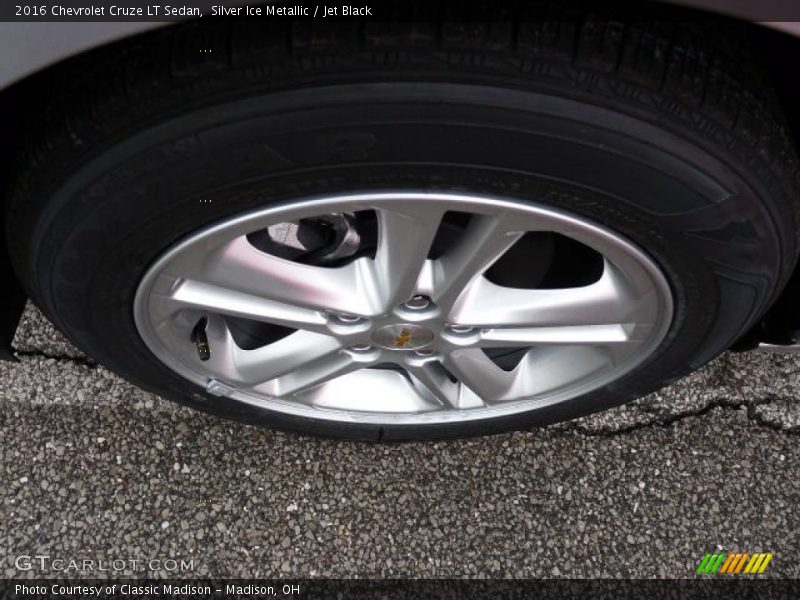 Silver Ice Metallic / Jet Black 2016 Chevrolet Cruze LT Sedan