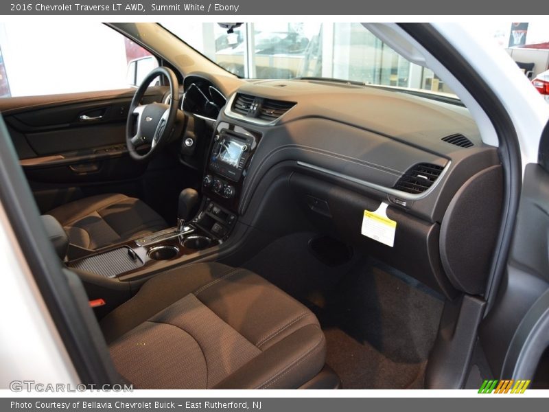 Summit White / Ebony 2016 Chevrolet Traverse LT AWD