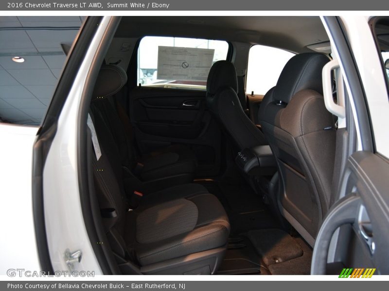 Summit White / Ebony 2016 Chevrolet Traverse LT AWD