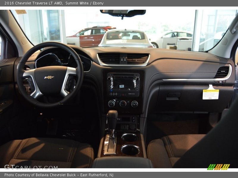 Summit White / Ebony 2016 Chevrolet Traverse LT AWD
