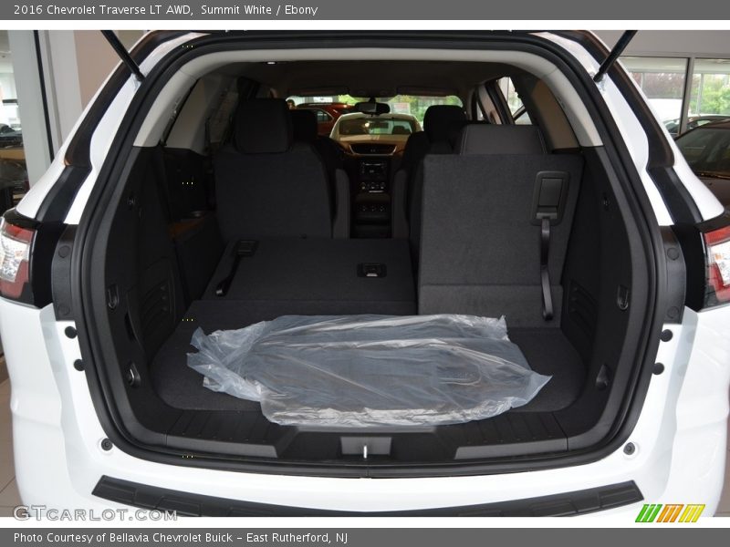Summit White / Ebony 2016 Chevrolet Traverse LT AWD