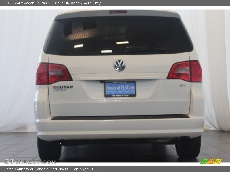 Calla Lily White / Aero Gray 2012 Volkswagen Routan SE