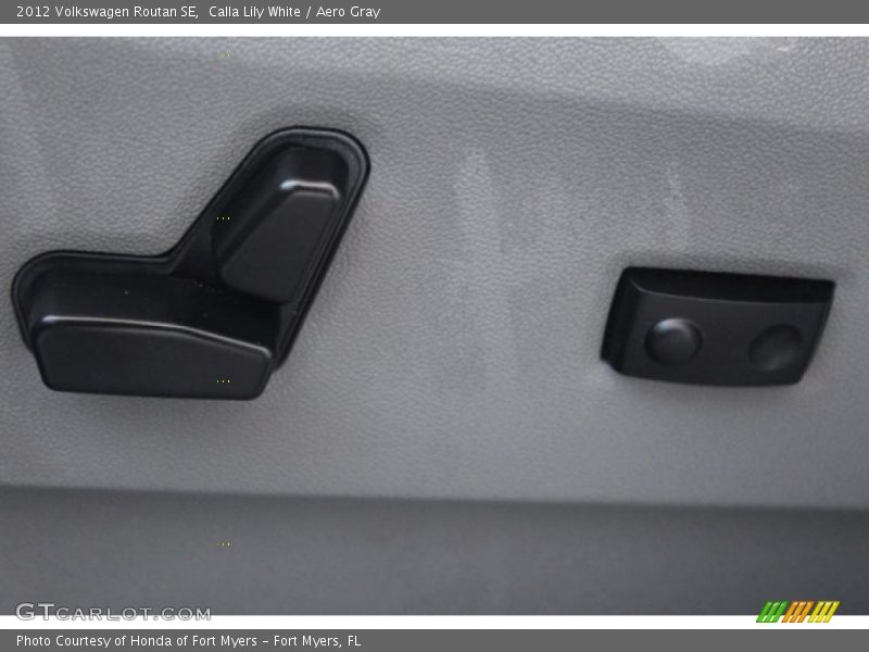 Calla Lily White / Aero Gray 2012 Volkswagen Routan SE