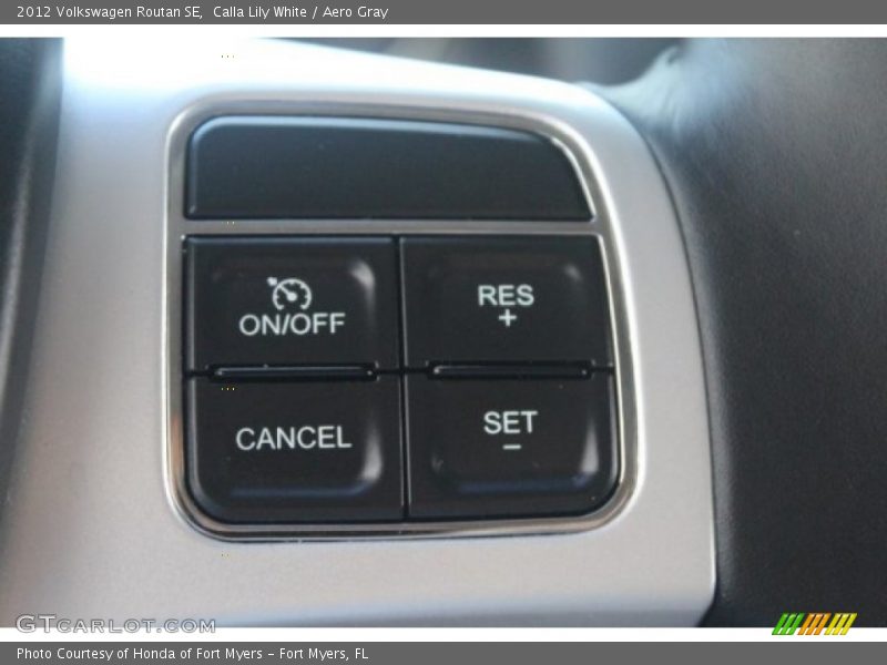 Calla Lily White / Aero Gray 2012 Volkswagen Routan SE