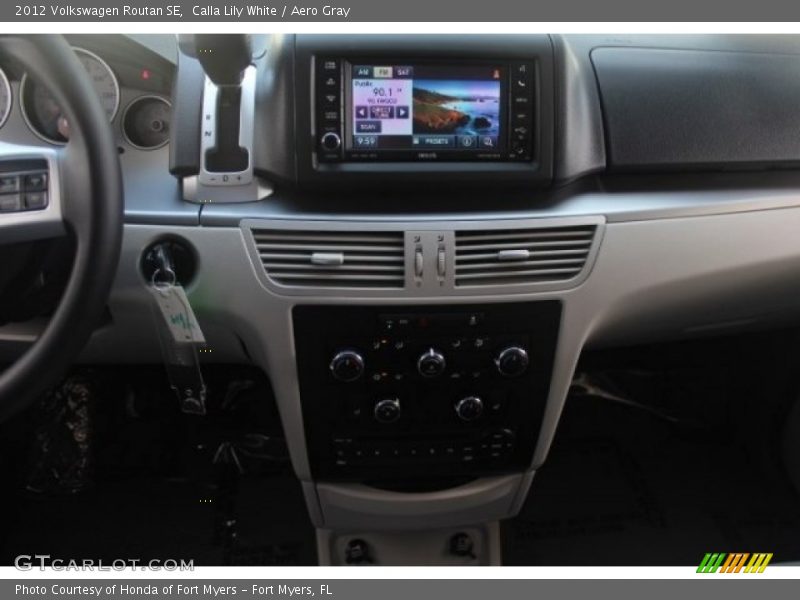 Calla Lily White / Aero Gray 2012 Volkswagen Routan SE