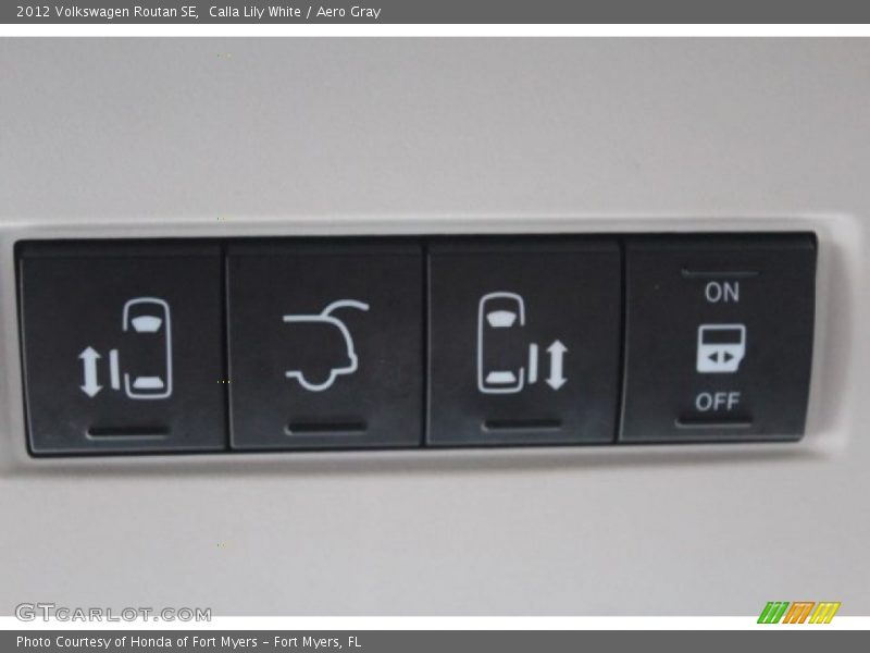 Calla Lily White / Aero Gray 2012 Volkswagen Routan SE