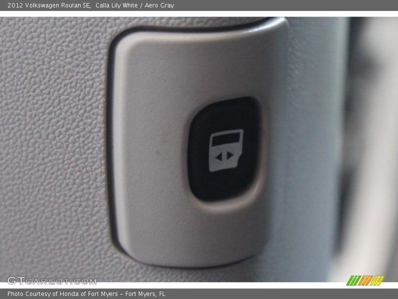 Calla Lily White / Aero Gray 2012 Volkswagen Routan SE