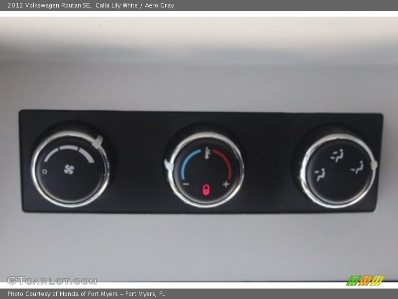 Calla Lily White / Aero Gray 2012 Volkswagen Routan SE