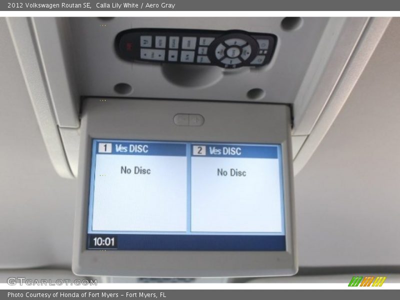 Calla Lily White / Aero Gray 2012 Volkswagen Routan SE