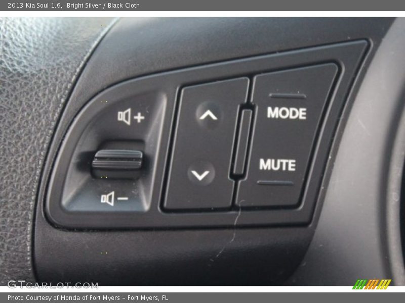 Bright Silver / Black Cloth 2013 Kia Soul 1.6