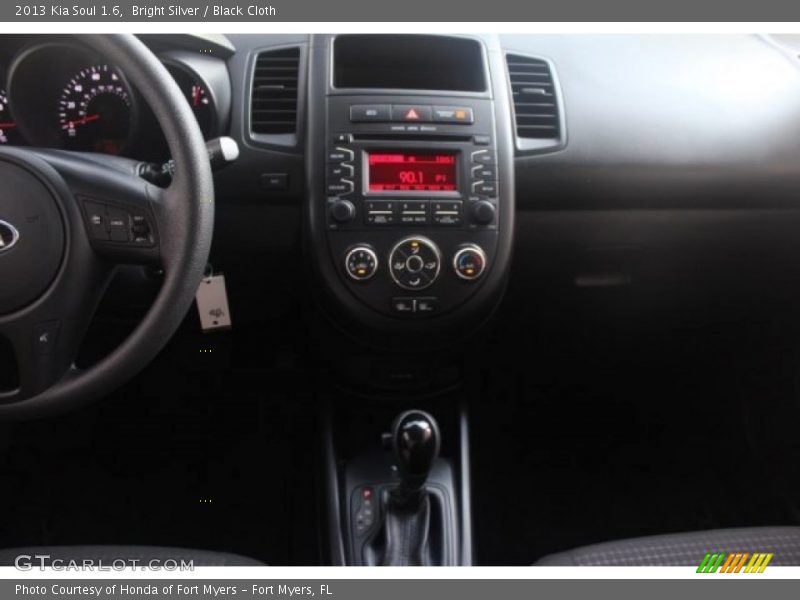 Bright Silver / Black Cloth 2013 Kia Soul 1.6