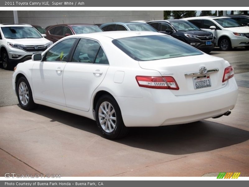 Super White / Ash 2011 Toyota Camry XLE