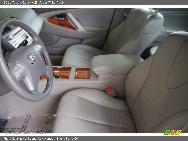 Super White / Ash 2011 Toyota Camry XLE