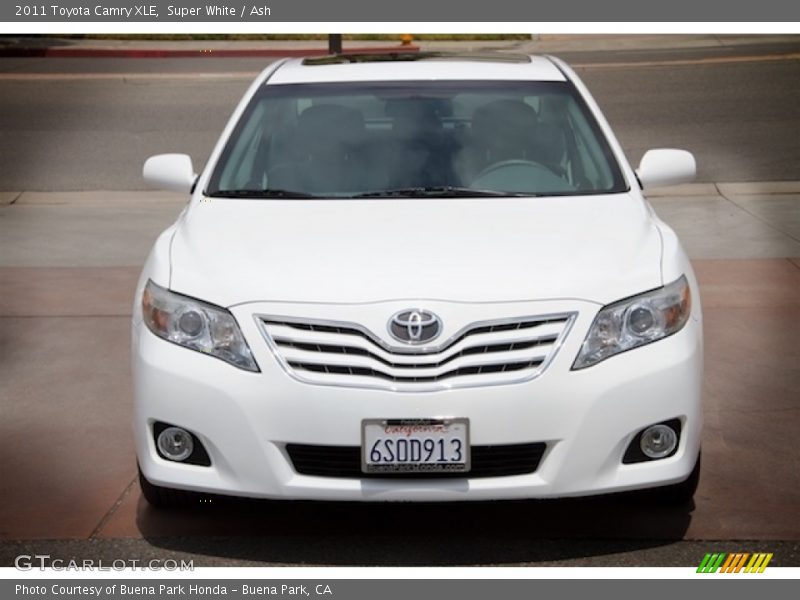 Super White / Ash 2011 Toyota Camry XLE