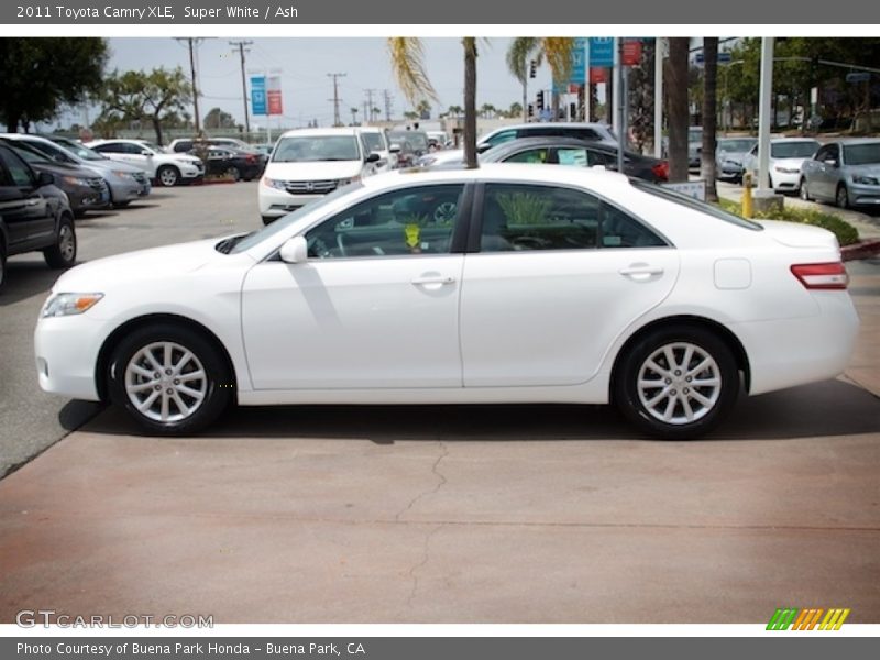 Super White / Ash 2011 Toyota Camry XLE