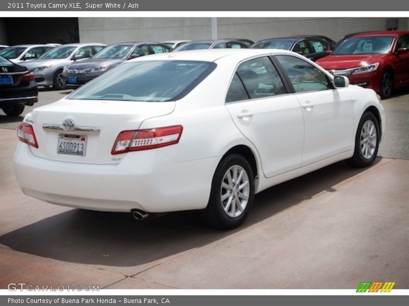 Super White / Ash 2011 Toyota Camry XLE