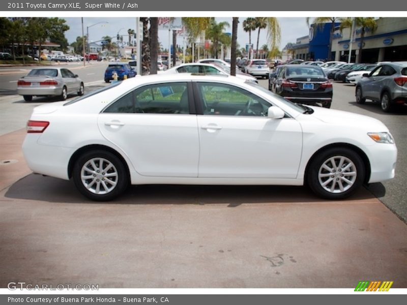 Super White / Ash 2011 Toyota Camry XLE