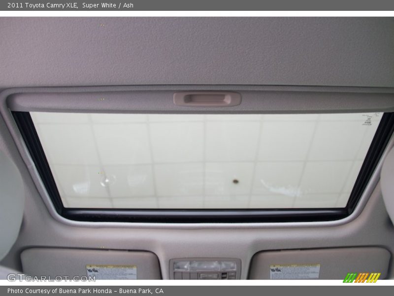 Super White / Ash 2011 Toyota Camry XLE