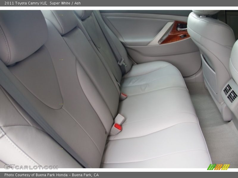Super White / Ash 2011 Toyota Camry XLE