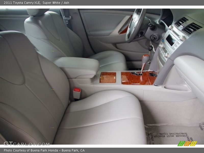 Super White / Ash 2011 Toyota Camry XLE