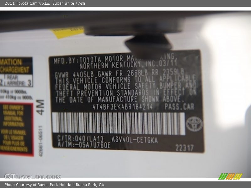 Super White / Ash 2011 Toyota Camry XLE