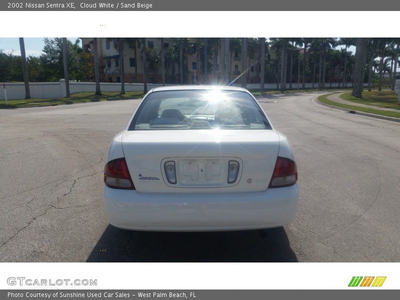 Cloud White / Sand Beige 2002 Nissan Sentra XE