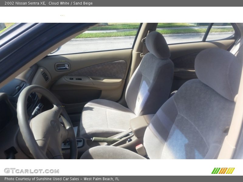Cloud White / Sand Beige 2002 Nissan Sentra XE