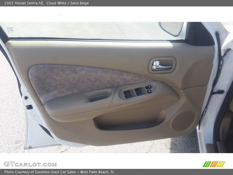 Cloud White / Sand Beige 2002 Nissan Sentra XE