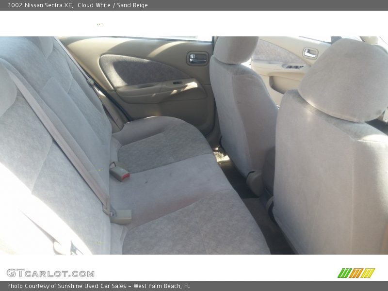 Cloud White / Sand Beige 2002 Nissan Sentra XE