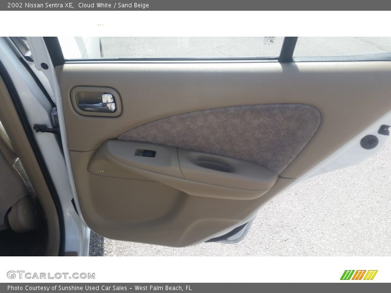 Cloud White / Sand Beige 2002 Nissan Sentra XE