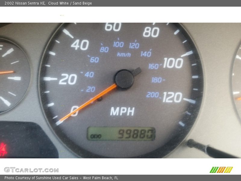 Cloud White / Sand Beige 2002 Nissan Sentra XE